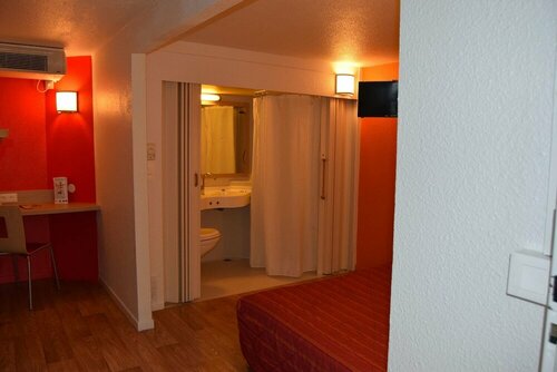 Гостиница Premiere Classe Creil - Villers Saint Paul в Санлях