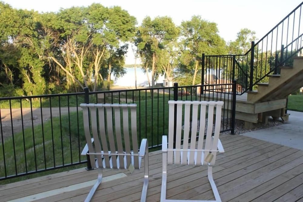 Фото Okoboji Commons Hotel