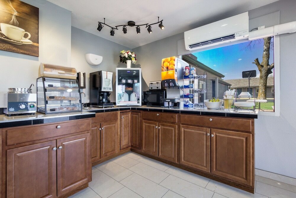 Фото Knights Inn & Suites Salem, In