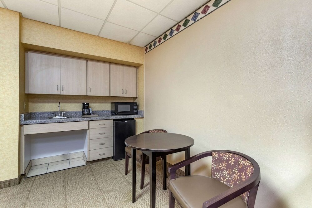 Фото Quality Inn San Antonio Fiesta at Six Flags