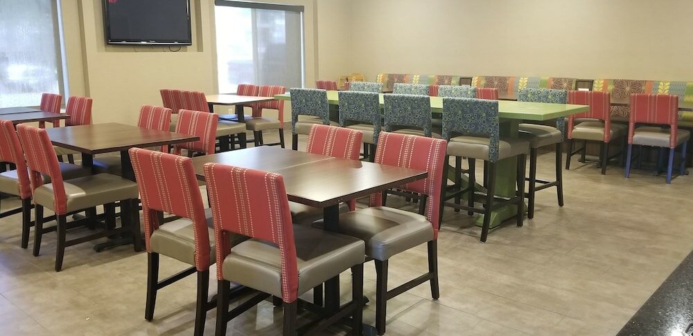 Фото Comfort Inn & Suites North Dallas - Addison