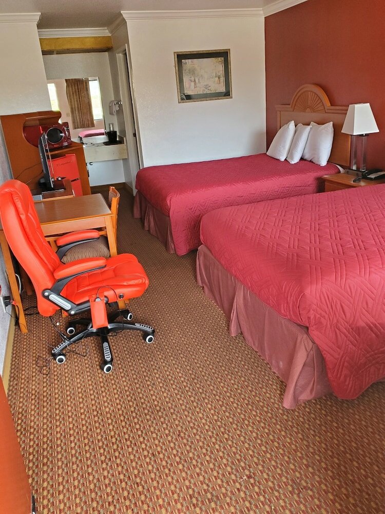 Фото Americana Inn