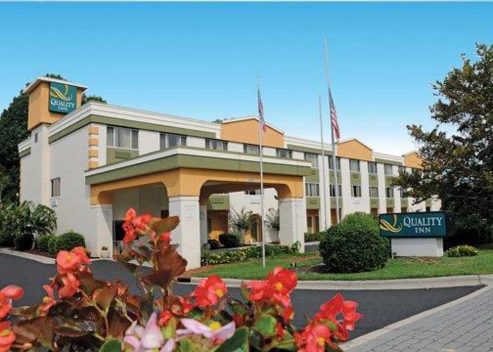 Фото Quality Inn Huntersville near Lake Norman