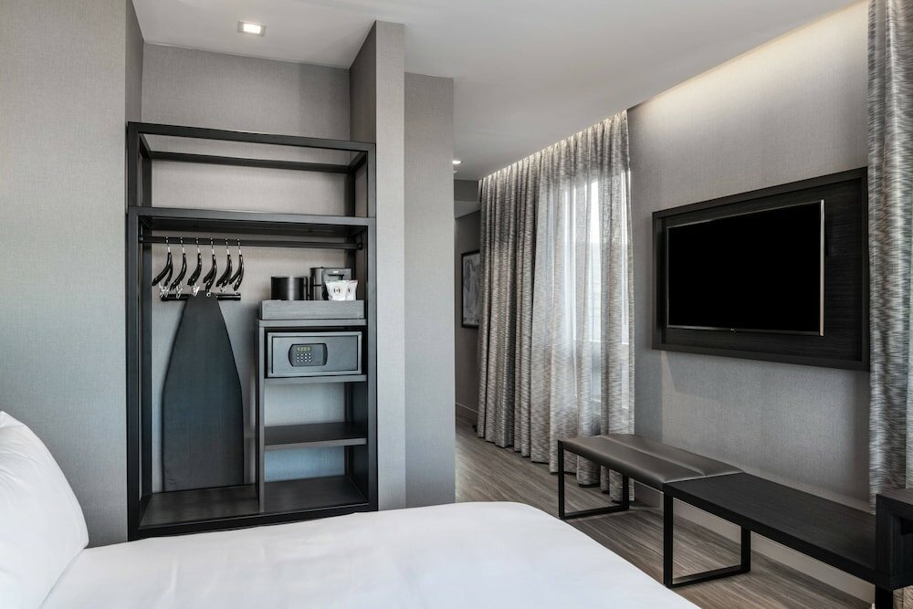 Фото Ac Hotel by Marriott Portsmouth