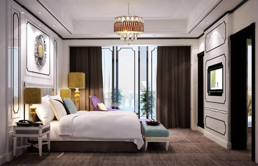 Фото Amanora The Fern Hotels & Club