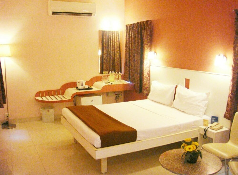 Фото Hotel Pandian