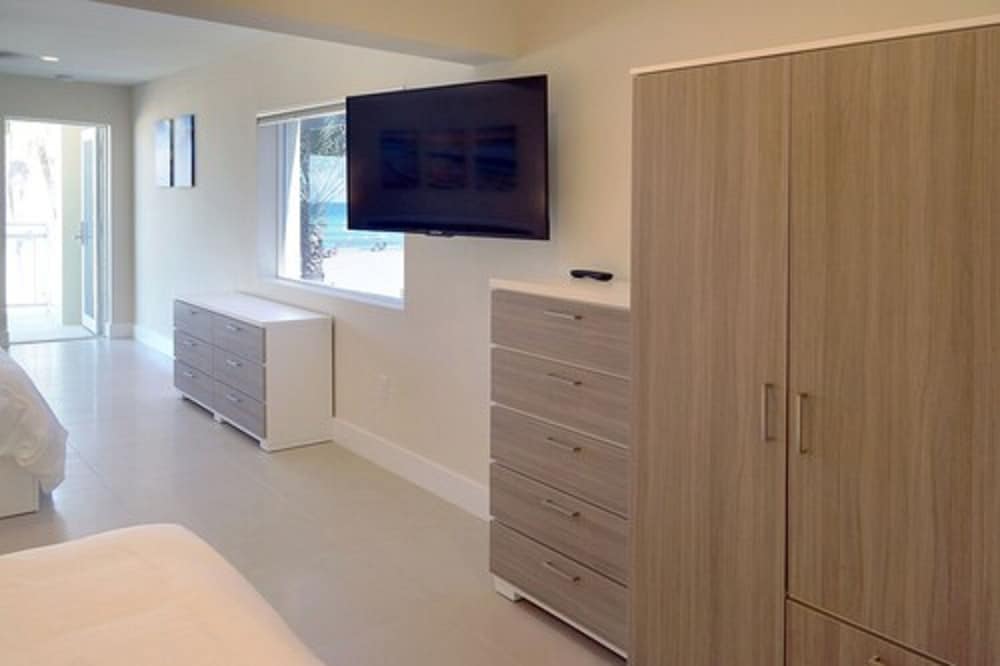 Фото The Diane Oceanfront Suites