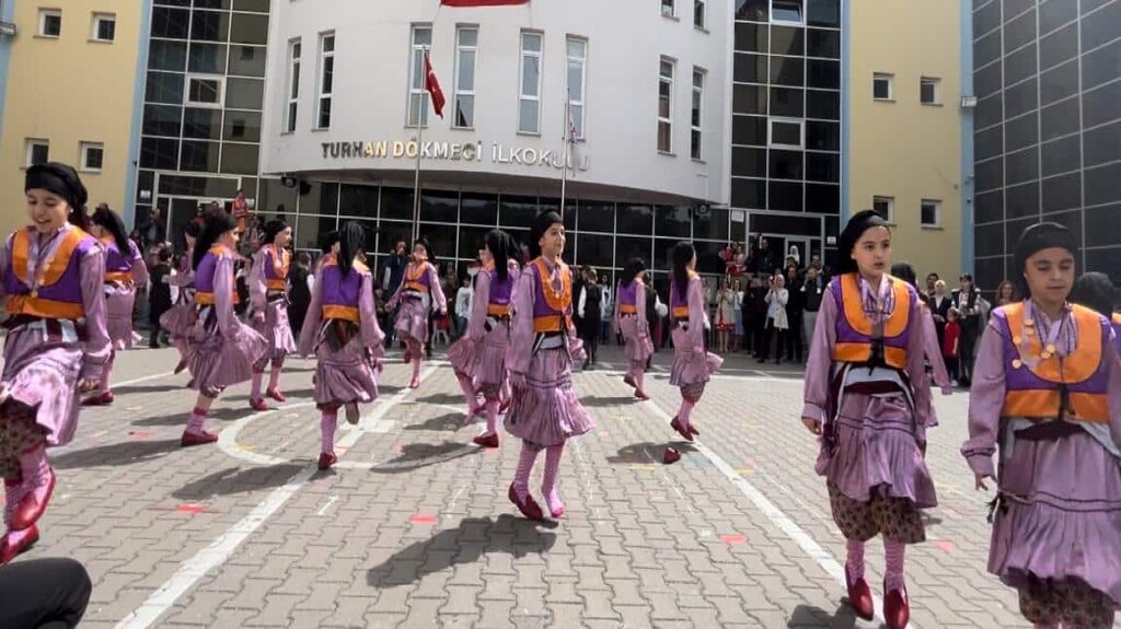 مدرسة ابتدائية Turhan Dokmeci Elementary School ، أنقرة، صورة