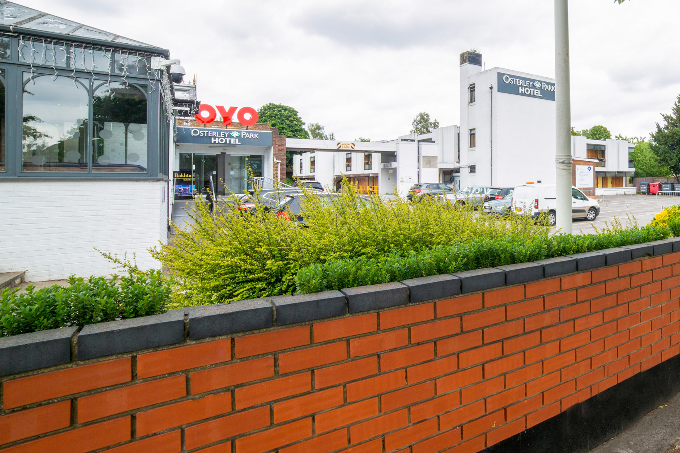 Фото Oyo Osterley Park