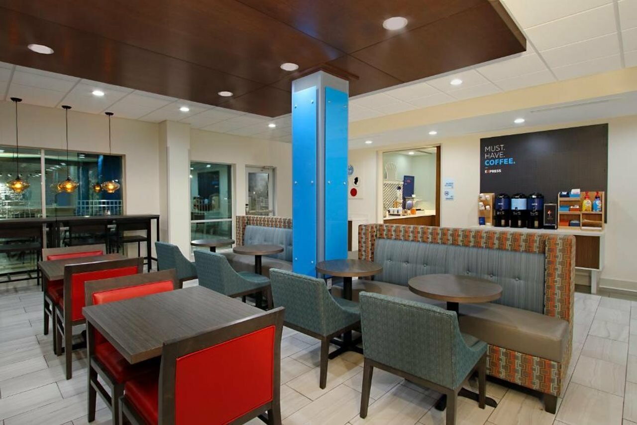 Фото Holiday Inn Express & Suites Lake Charles South Casino Area, an Ihg Hotel