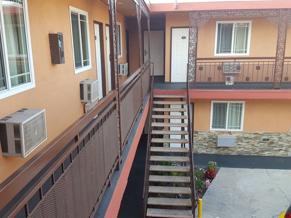 Фото Travel Inn Motel