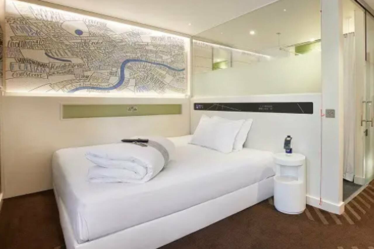 Фото Hub by Premier Inn London Westminster Abbey Hotel