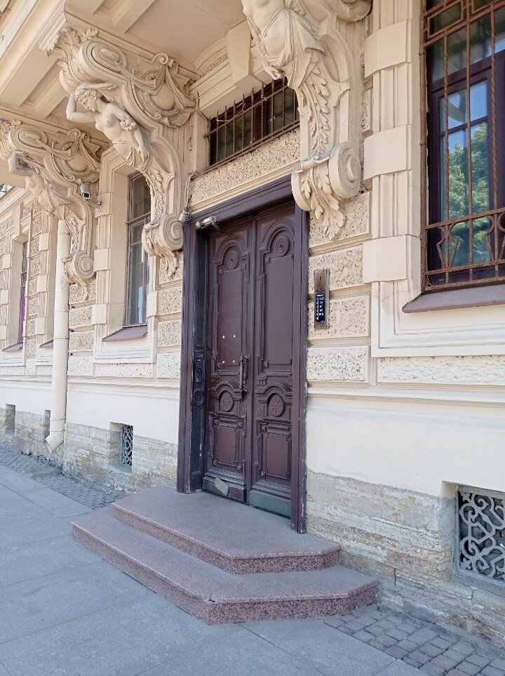 Фото А6 у Эрмитажа