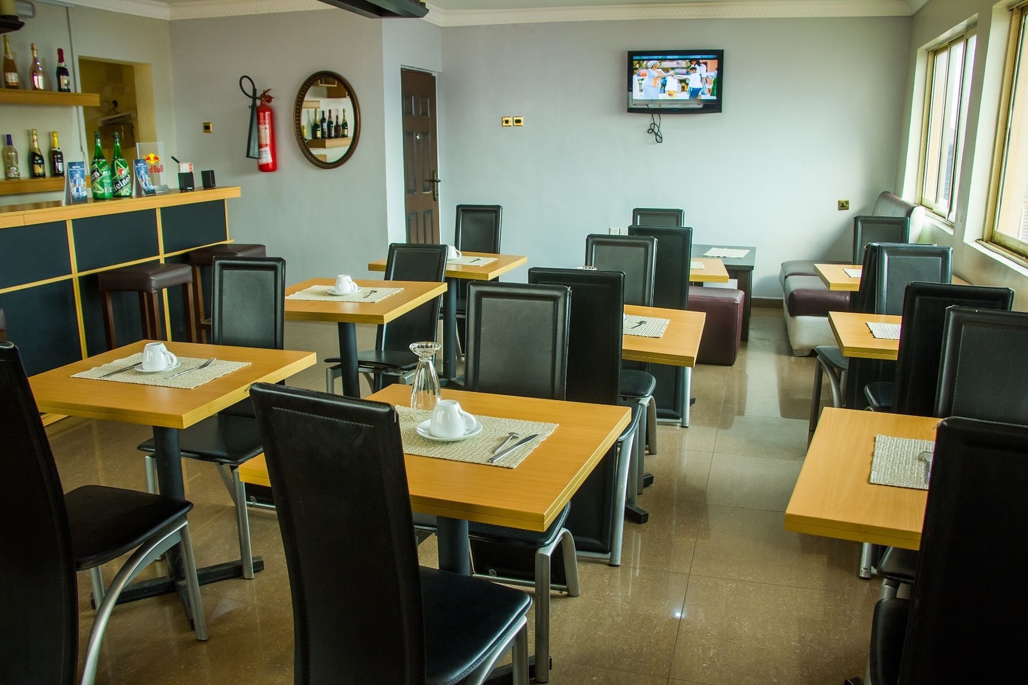 Фото Tivoli Residence & Bar