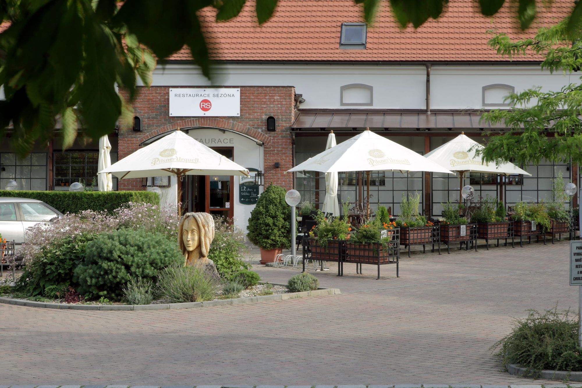 Фото Hotel Chvalska Tvrz