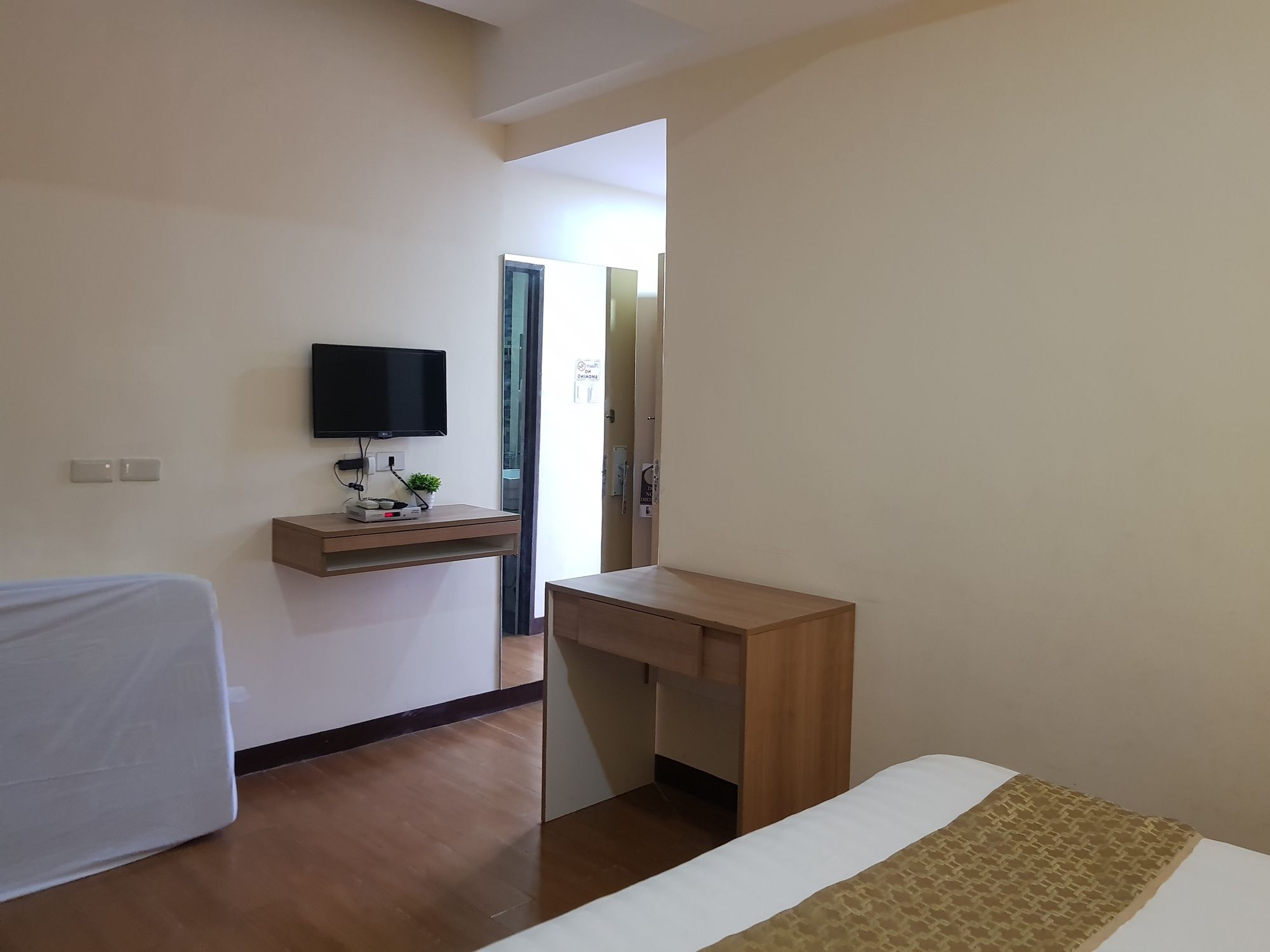 Фото Sleep and Stay Hotel