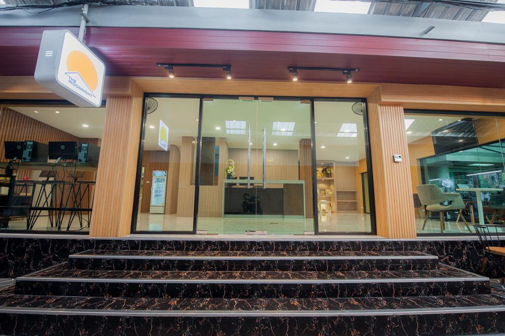 Фото The Moon Night Hotel