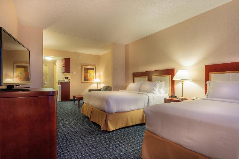 Фото Holiday Inn Express & Suites Belleville, an Ihg Hotel