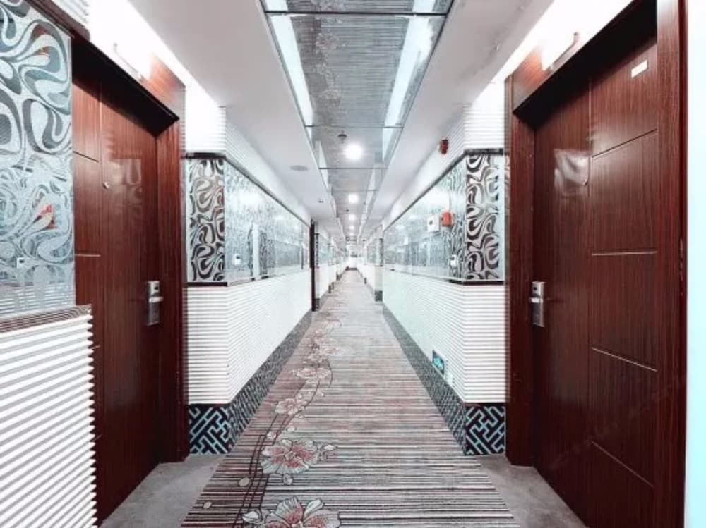 Фото Yiwu Chuzhou Hotel