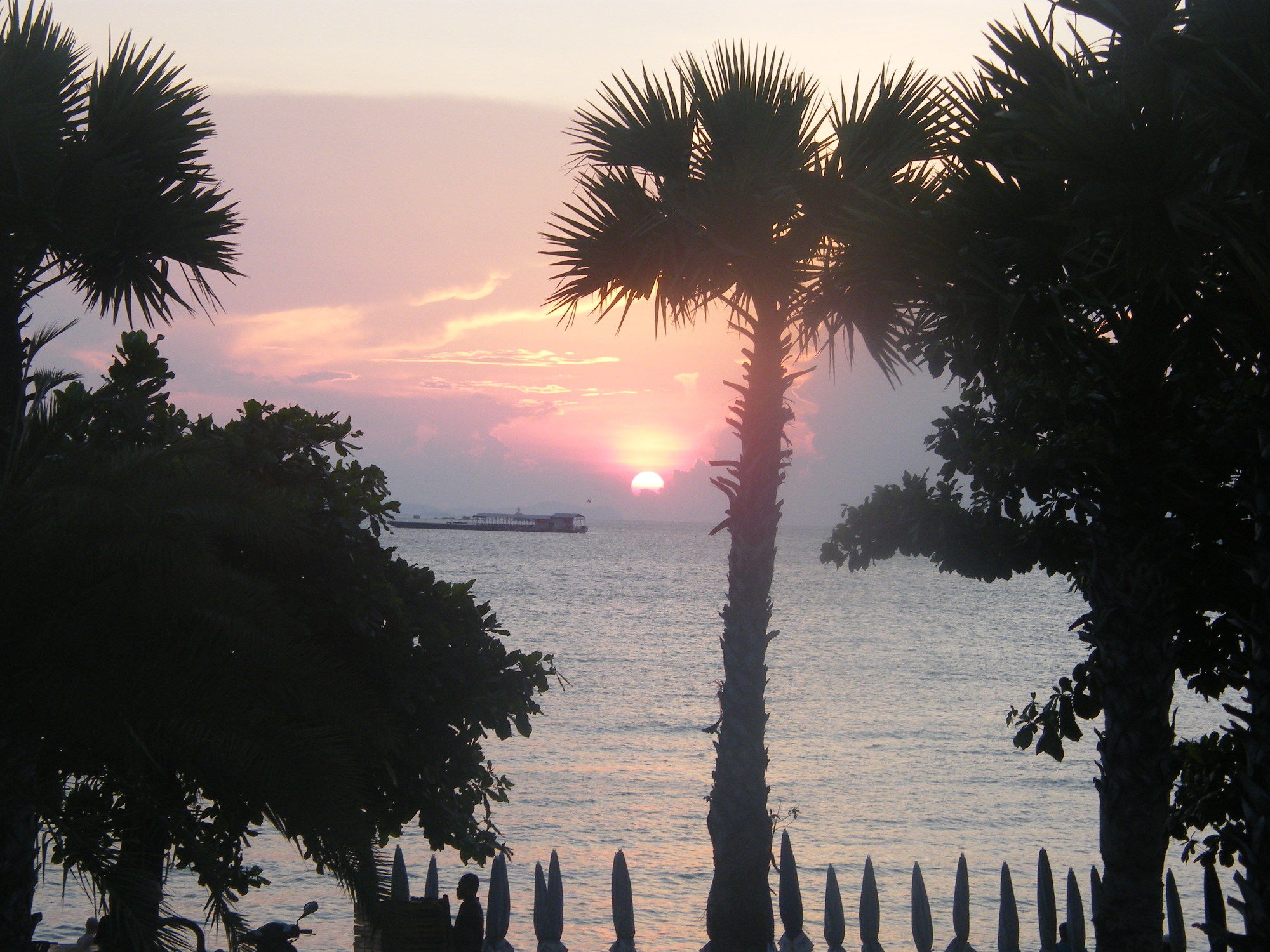 Фото The Beach Front Resort Pattaya