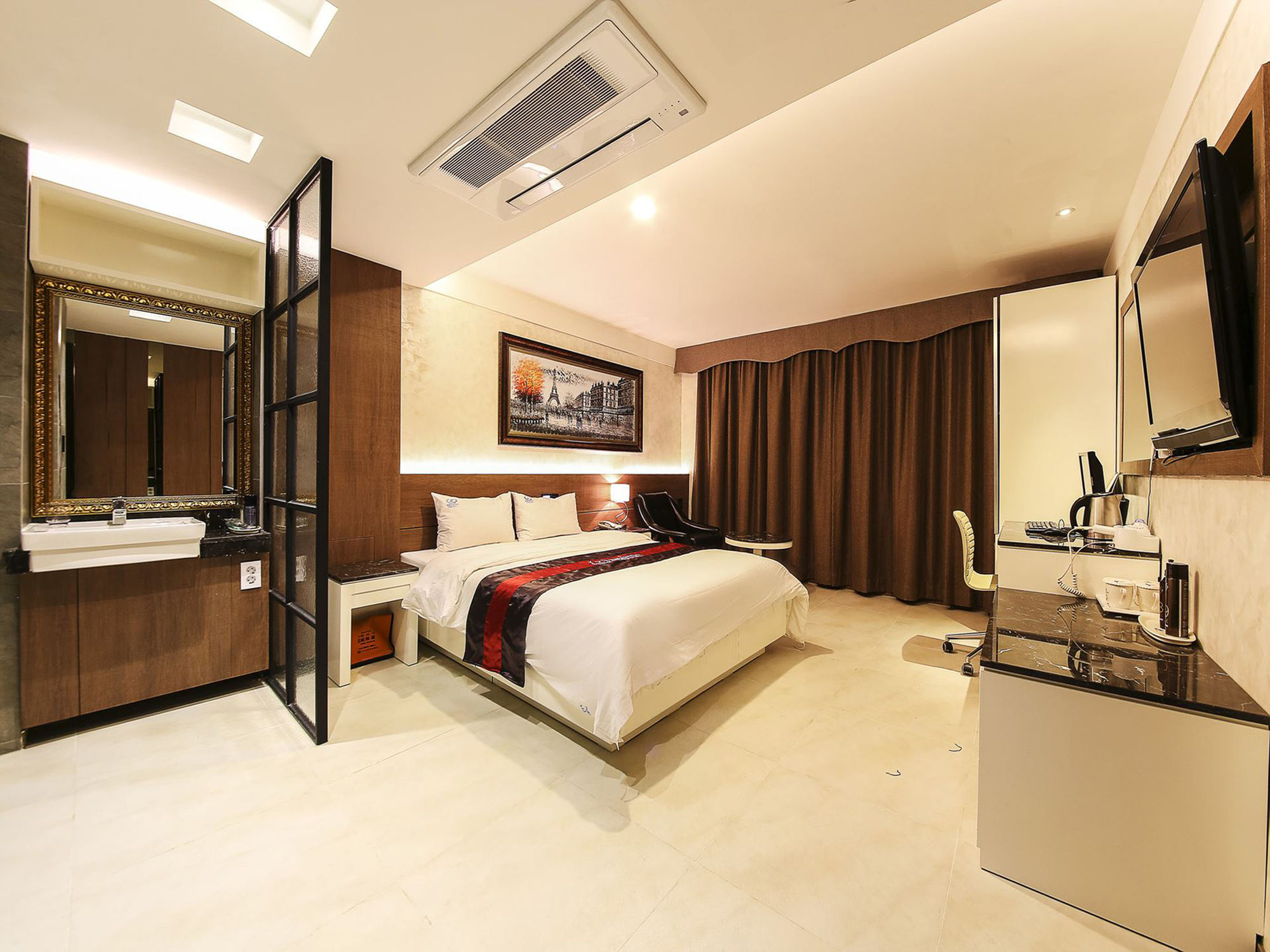 Фото Zenith Hotel