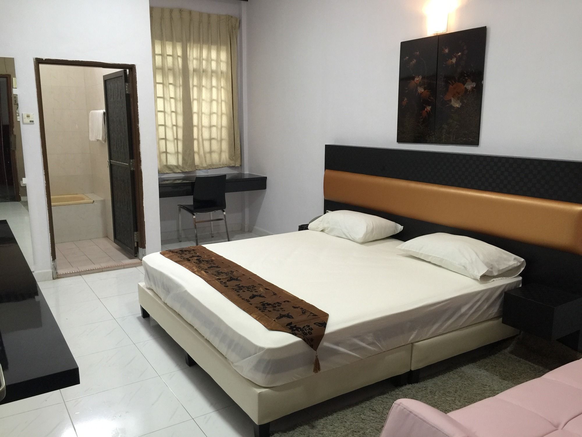 Фото Lai Ming Hotel Cosmoland