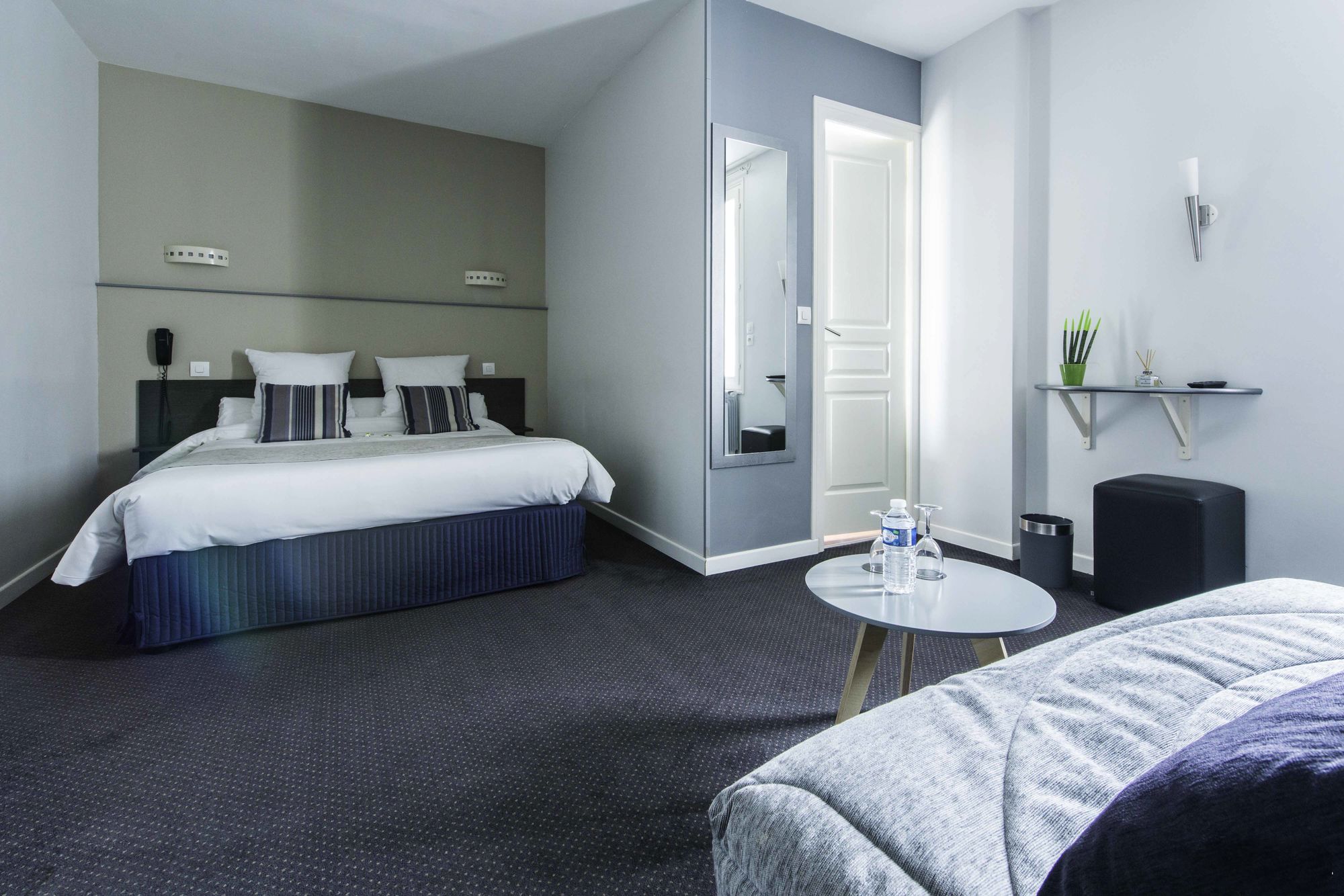 Фото Un Hôtel sur le Port