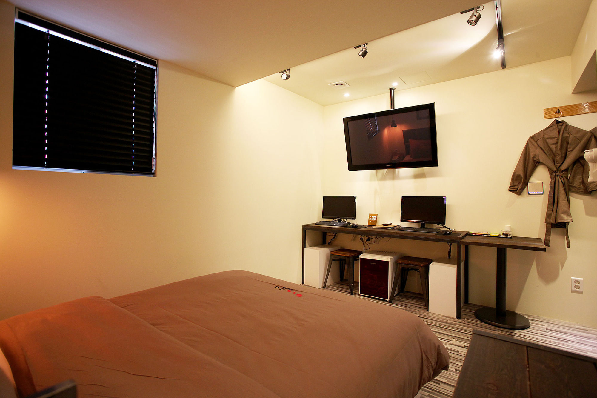 Фото Achasan Station Wall Hotel