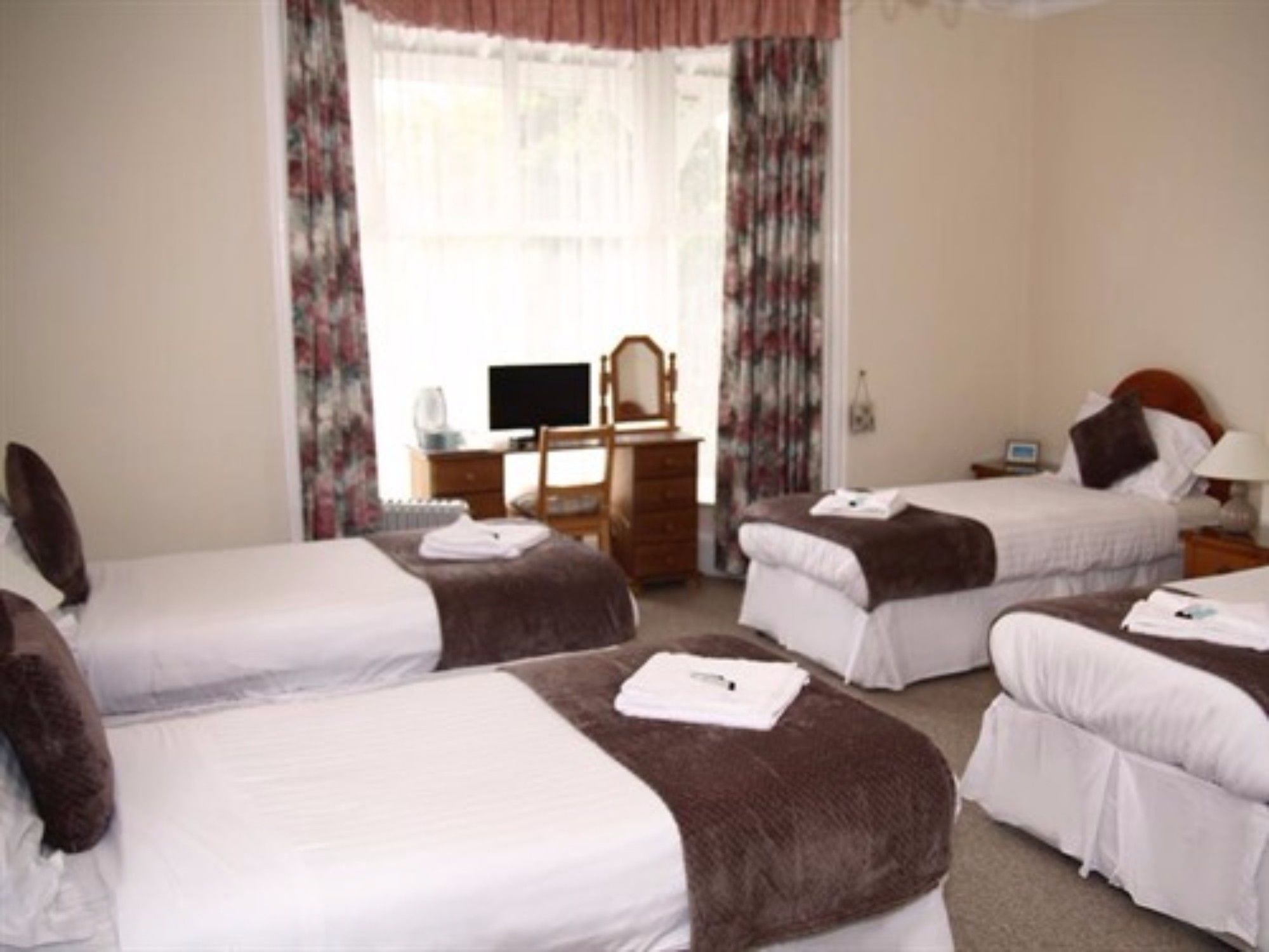 Фото Lowdens Guest House