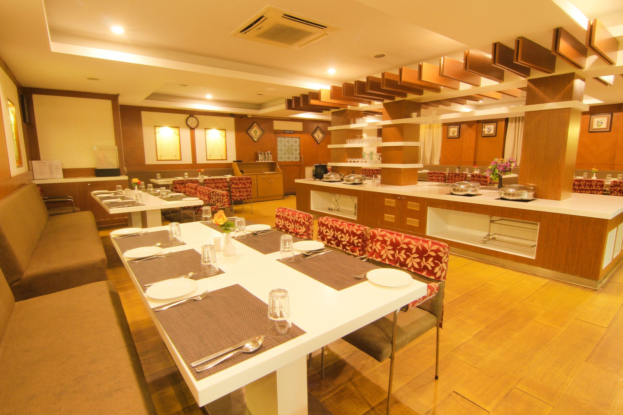 Фото Maple Tree Hotels