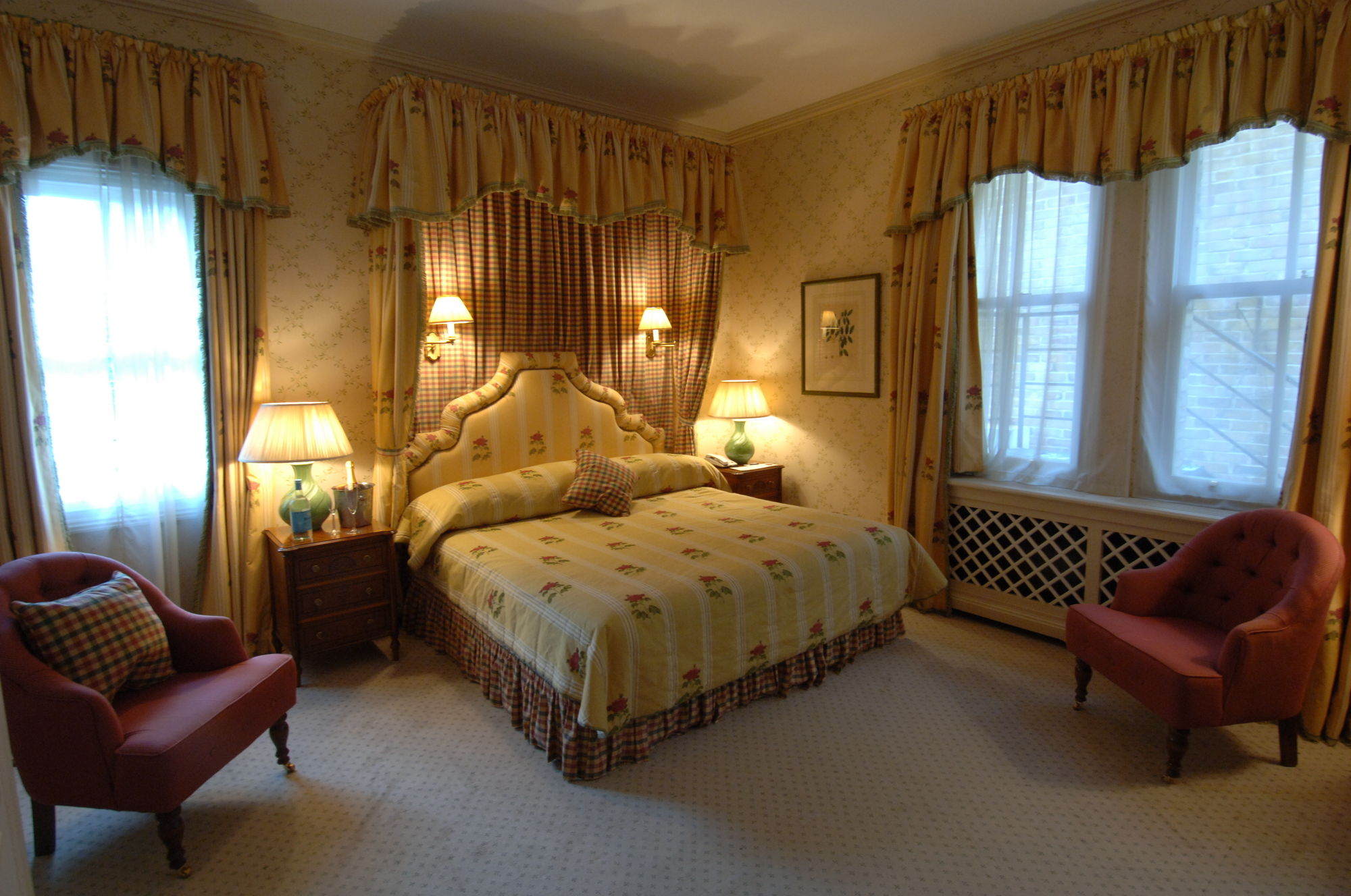 Фото Cotswold Lodge Hotel
