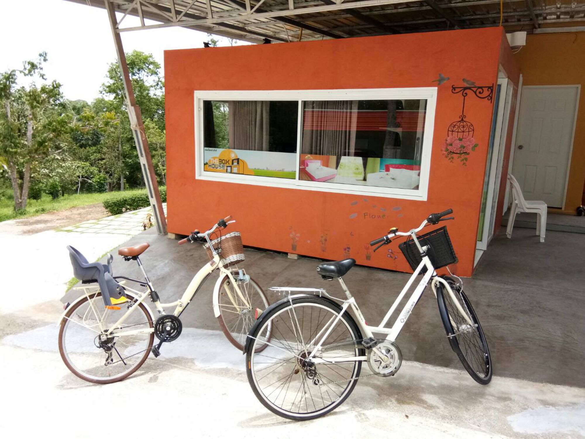 Фото The Box House