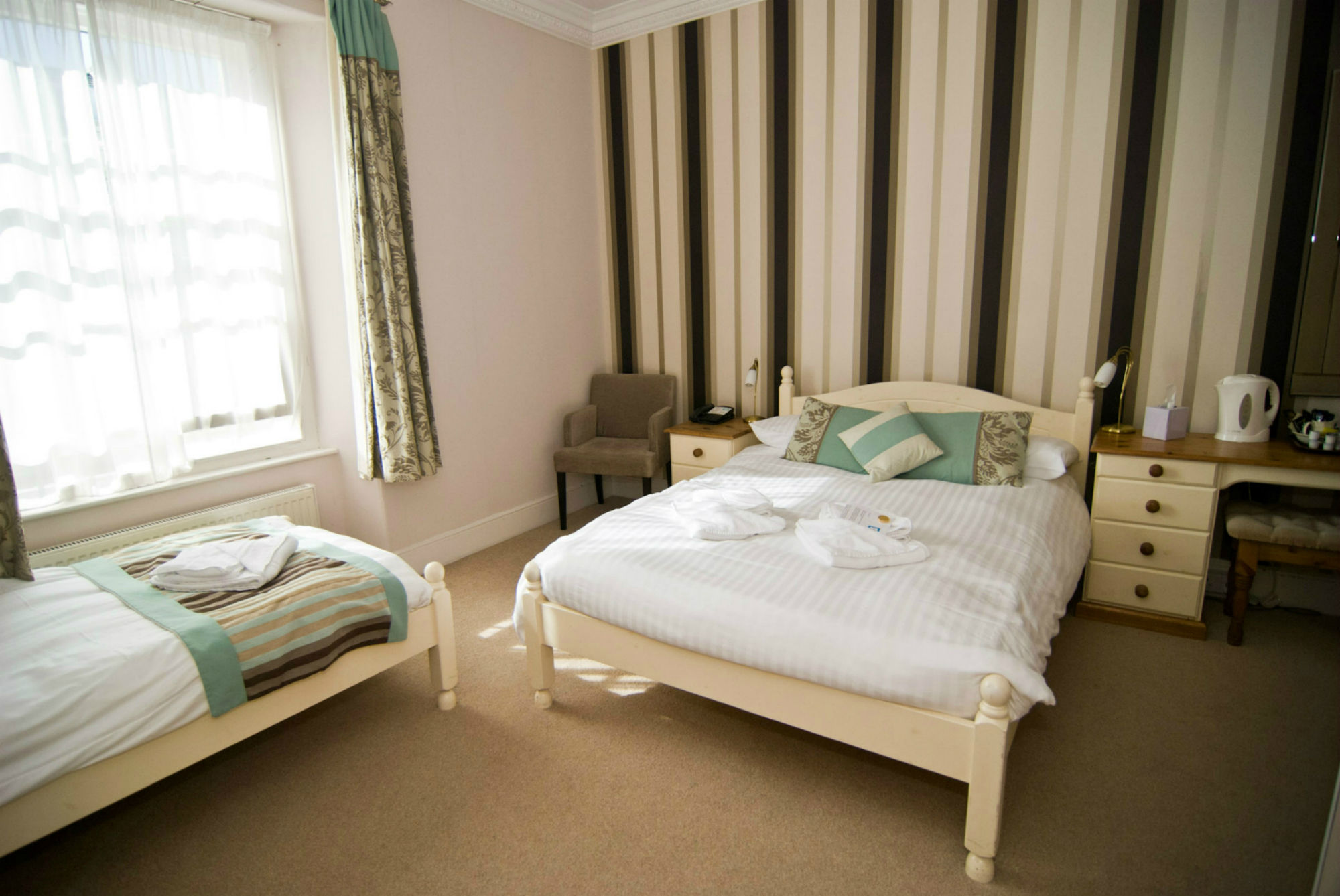 Фото Oyo Plymouth Central Hotel