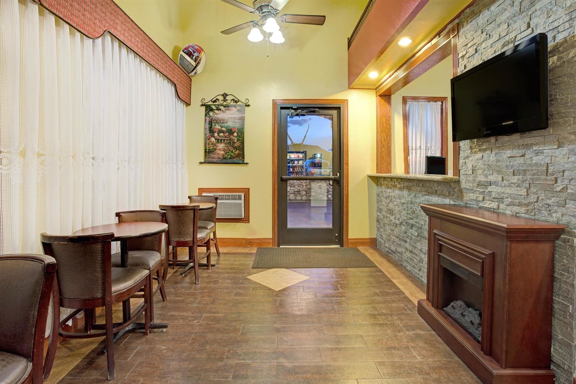 Фото Oyo Hotel Castle Rock Co Downtown