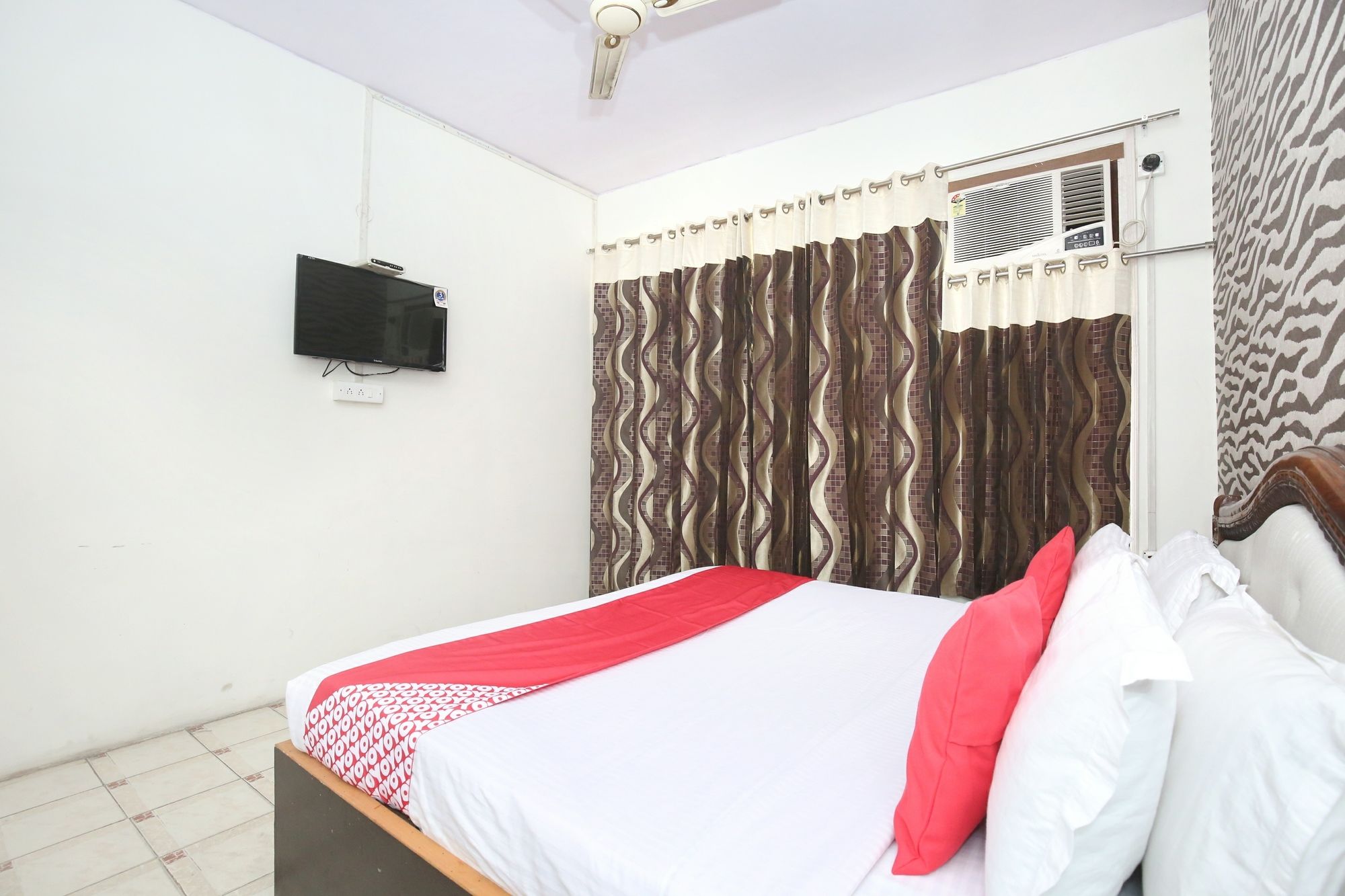 Фото Oyo 10376 Hotel Golden Inn