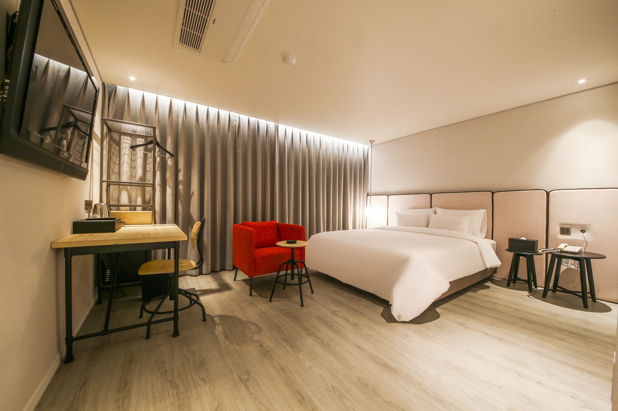 Фото Hotel Londoner Yongwon