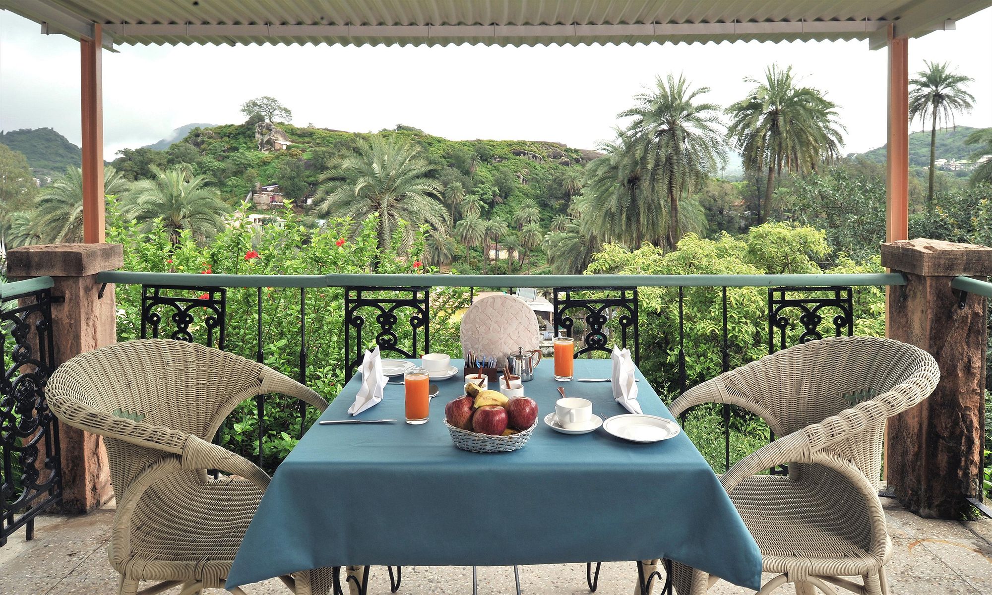 Фото WelcomHeritage Connaught House