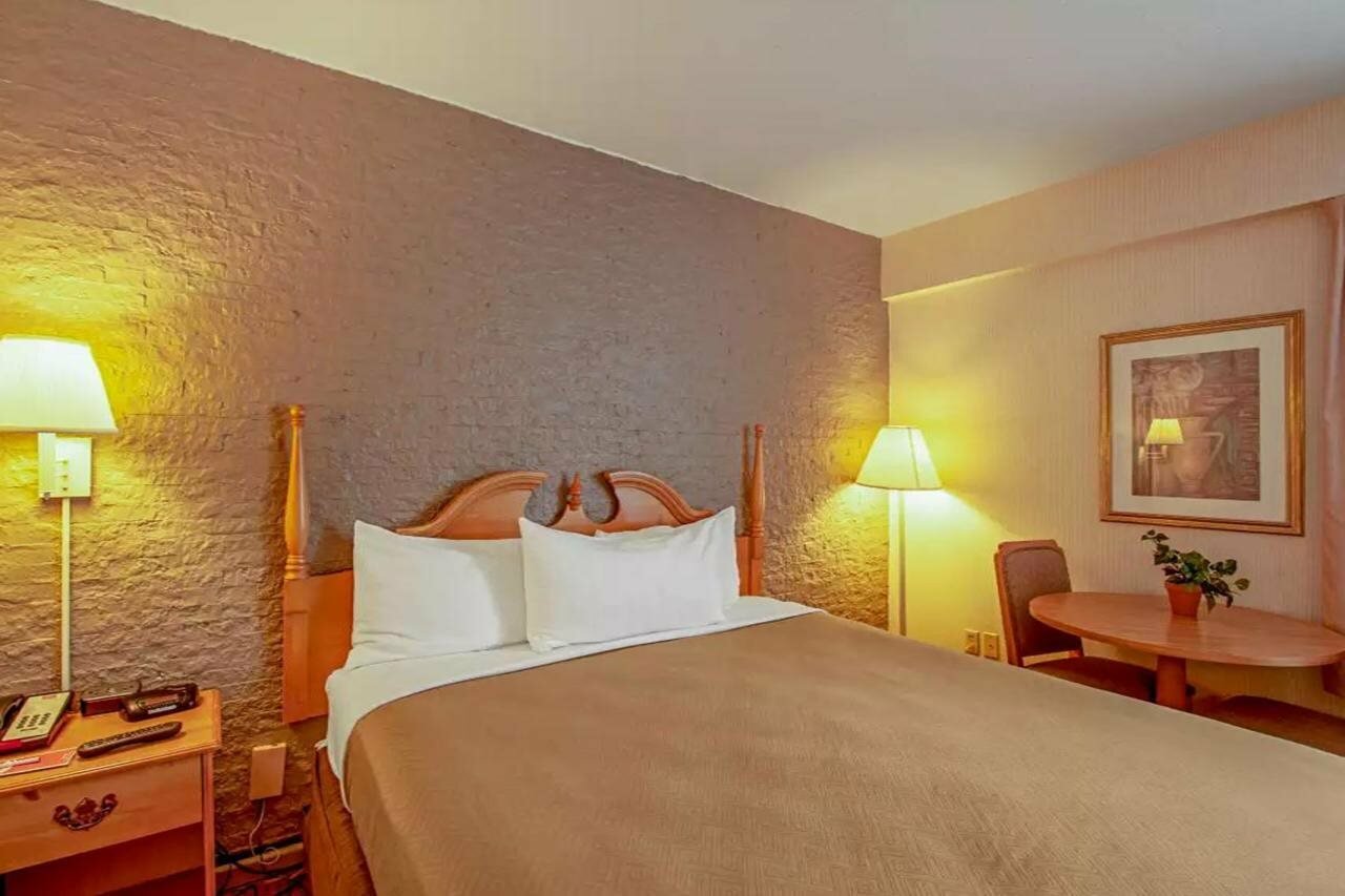 Фото Econo Lodge Metro