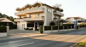 отель Hotel Holiday