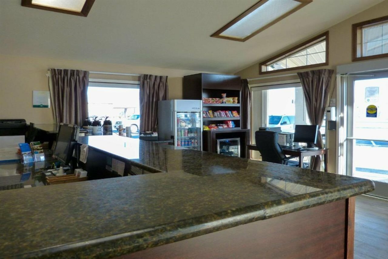 Фото Rodeway Inn & Suites