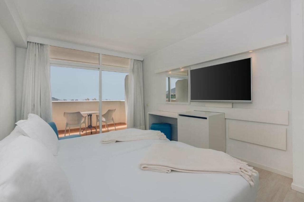 Фото Iberostar Waves Bouganville Playa