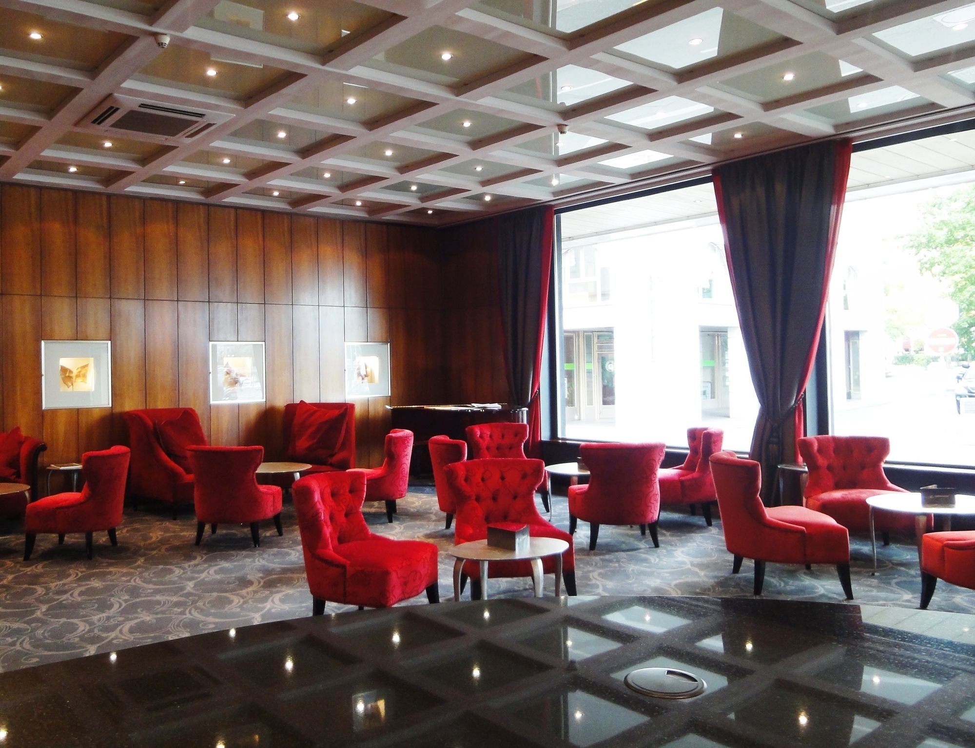 Фото The Ambassador