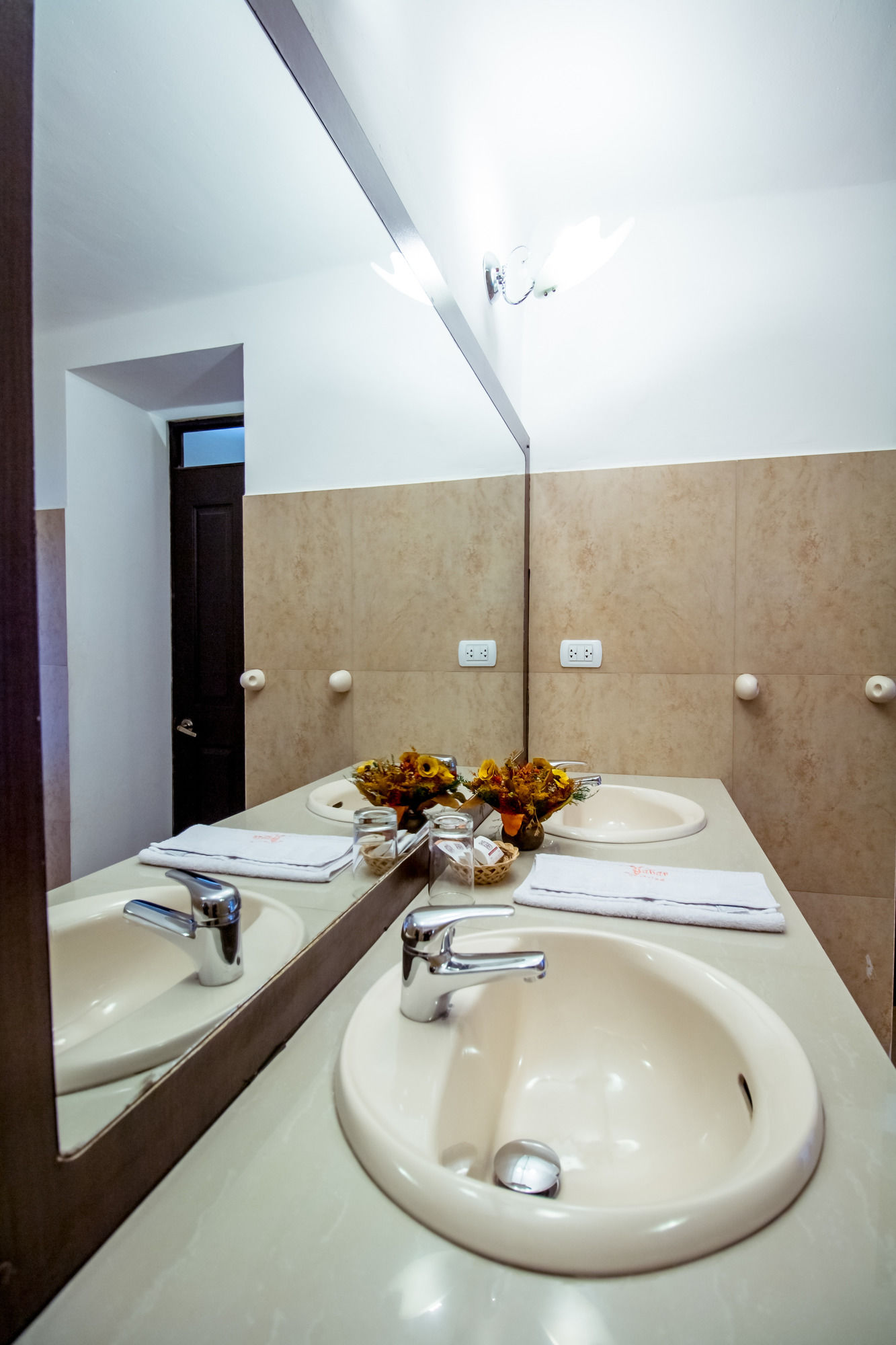 Фото Yabar Hotel Plaza