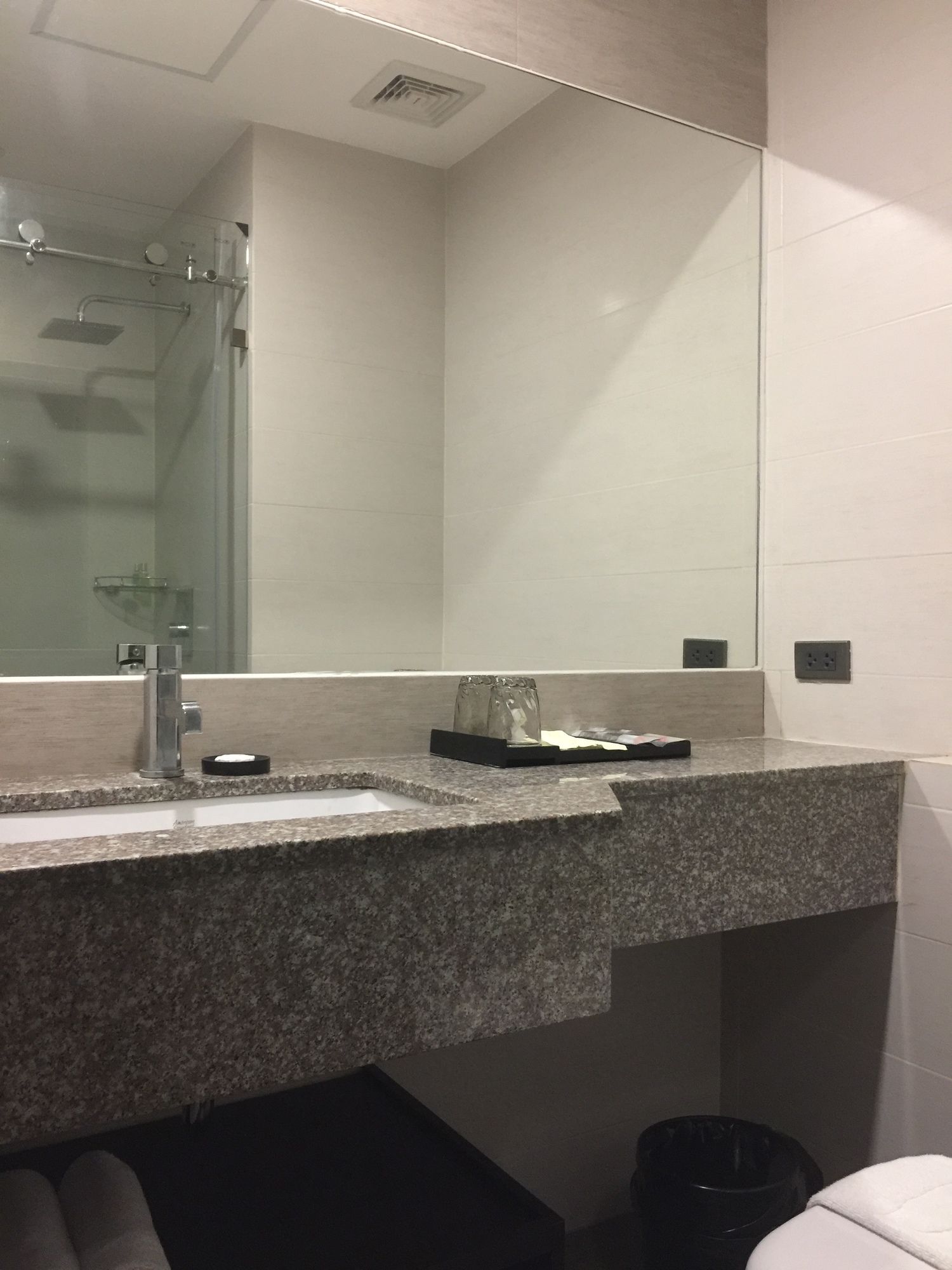 Фото Mezzo Hotel