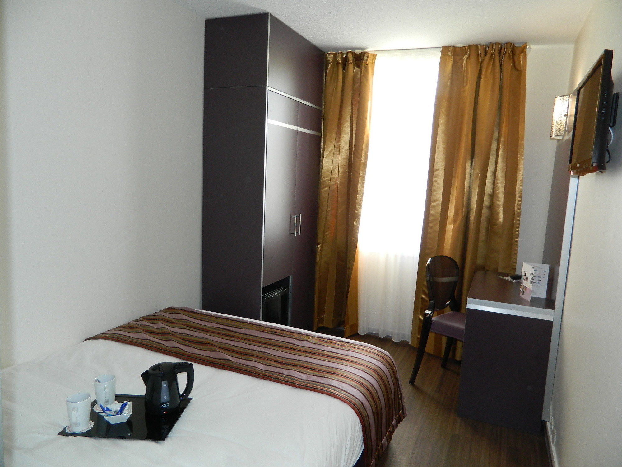 Фото Hôtel Arles Plaza