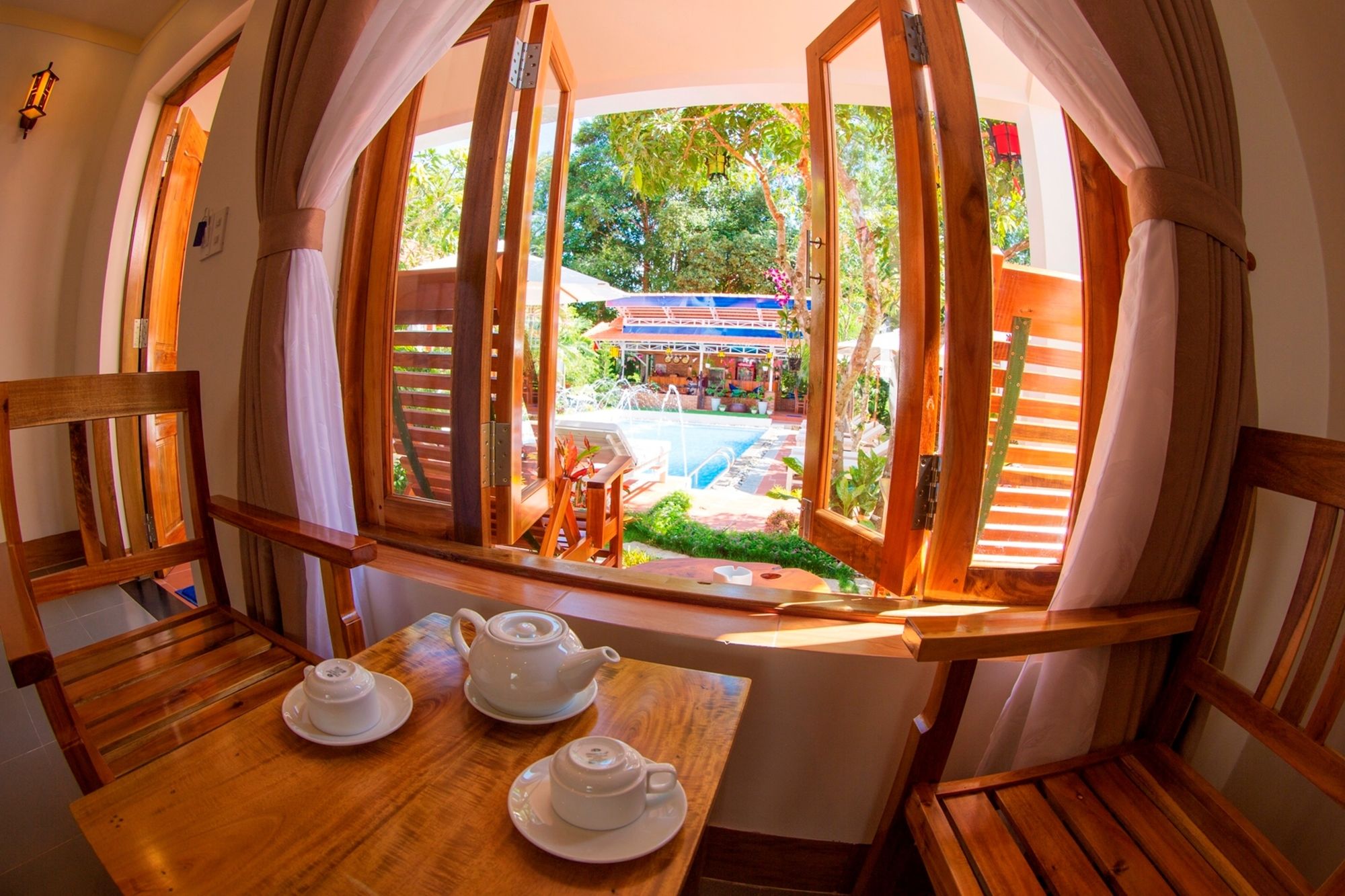 Фото Little Garden Bungalow