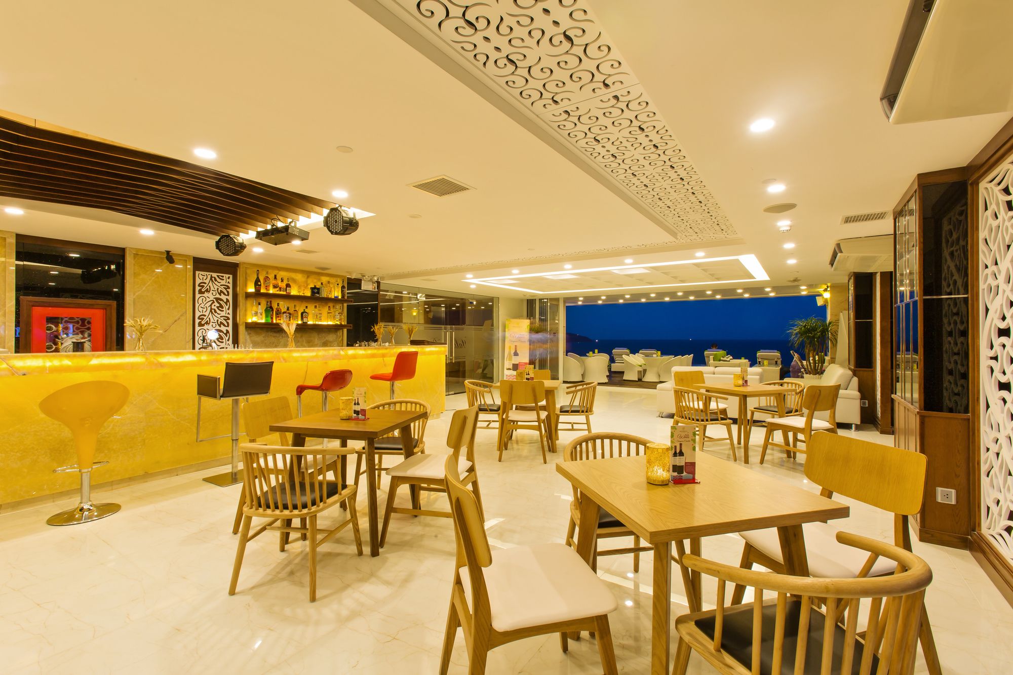 Фото Mandila Beach Hotel DaNang