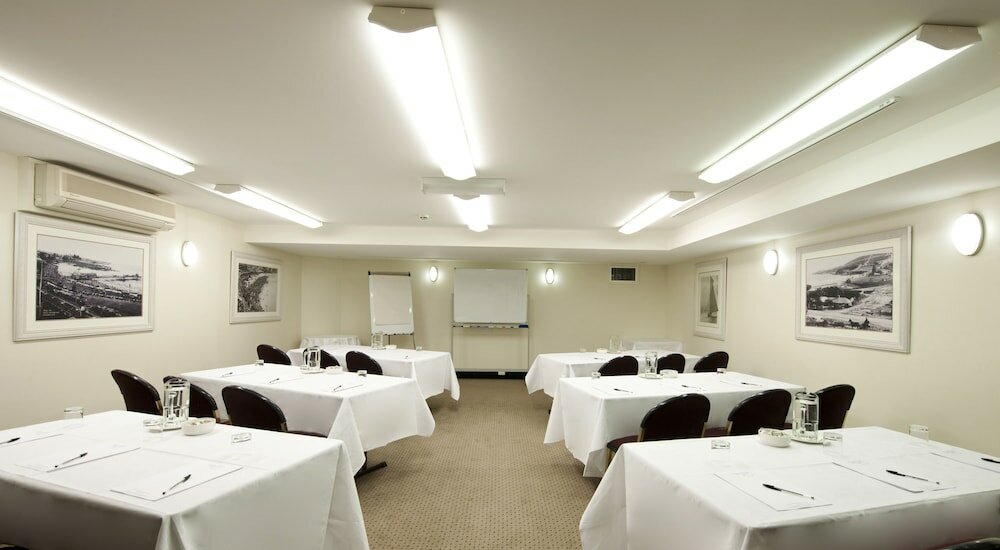 Фото Coogee Sands Hotel and Apartments