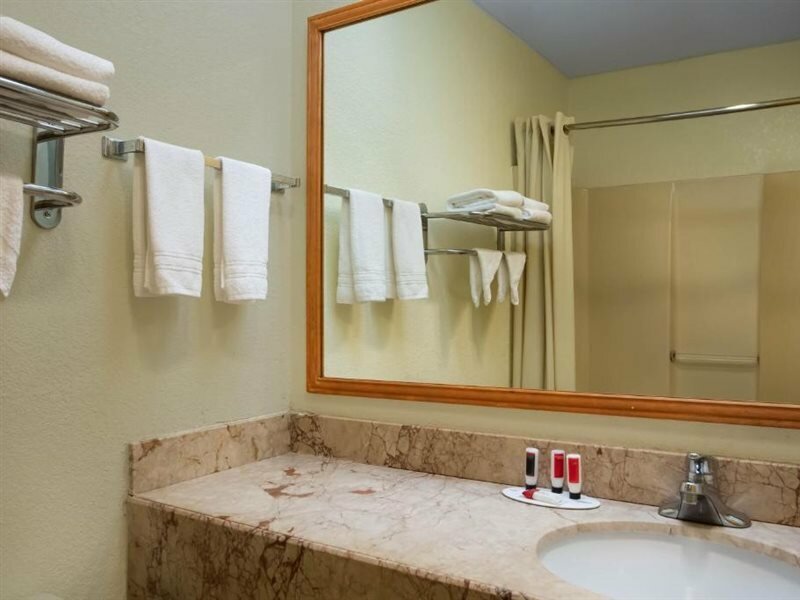 Фото Days Inn by Wyndham Runnemede Philadelphia Area