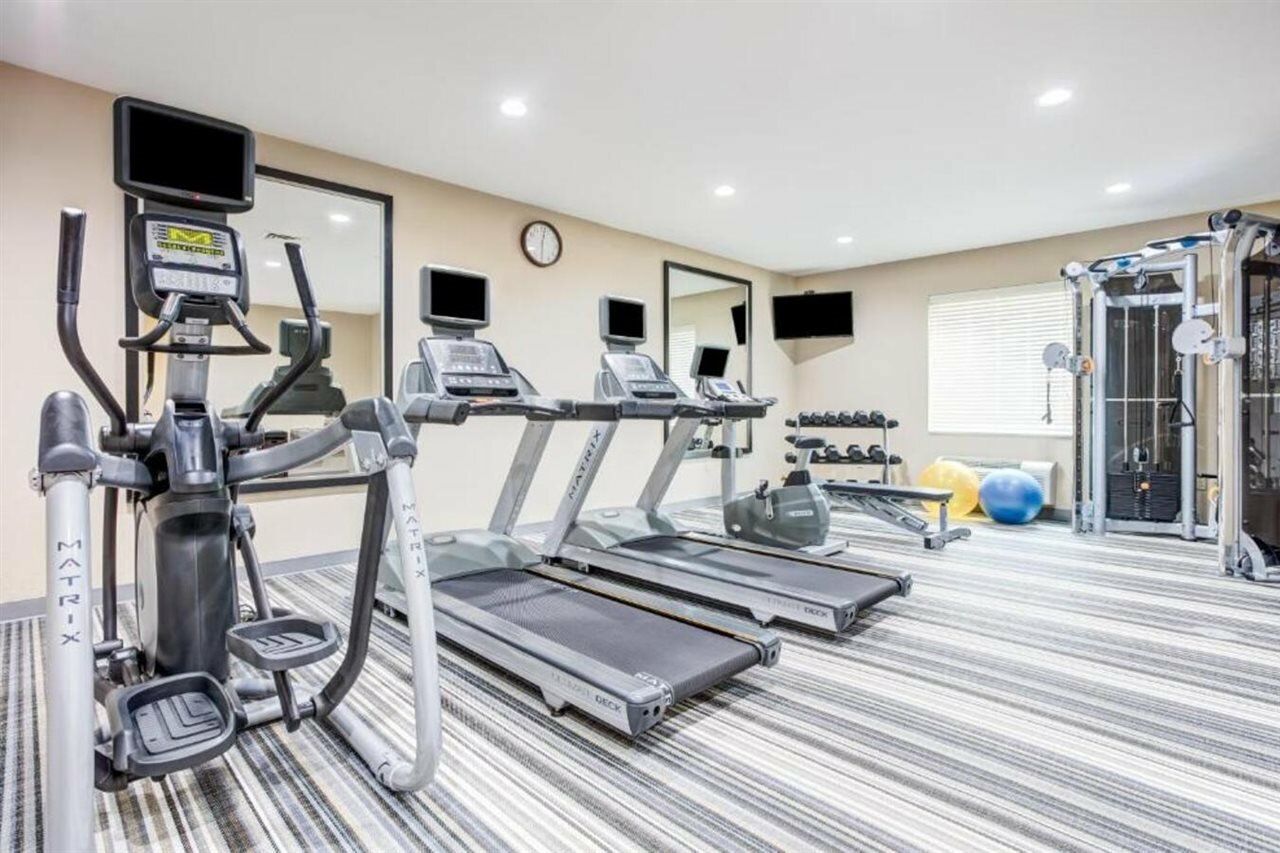 Фото Candlewood Suites Cut Off, an Ihg Hotel